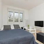 Bright And Quiet Studio With Balcony In The Center Of Warsaw By Noclegi Renters