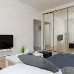 Bright And Quiet Studio With Balcony In The Center Of Warsaw By Noclegi Renters