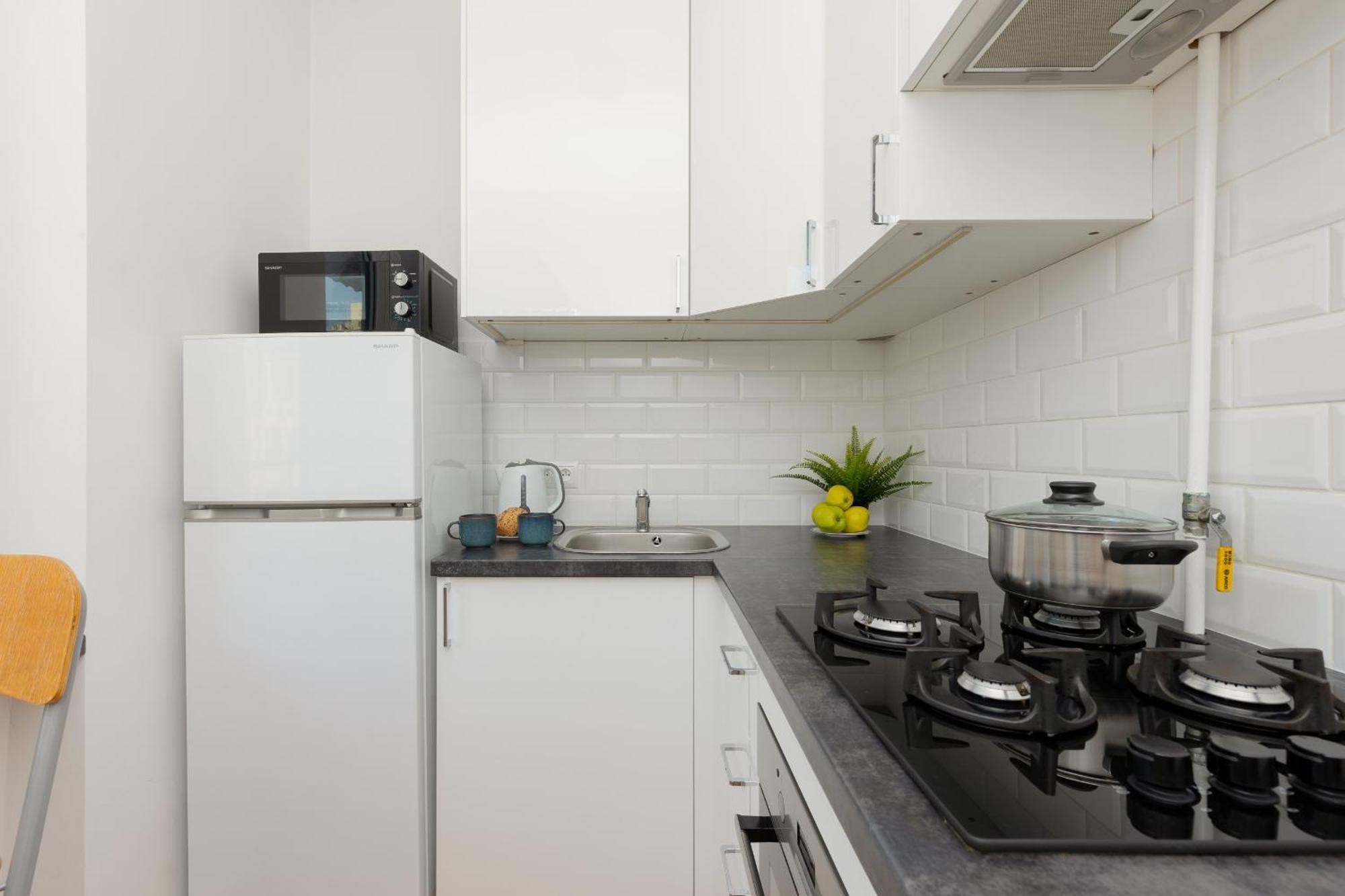 Bright And Quiet Studio With Balcony In The Center Of By Renters Warszawa