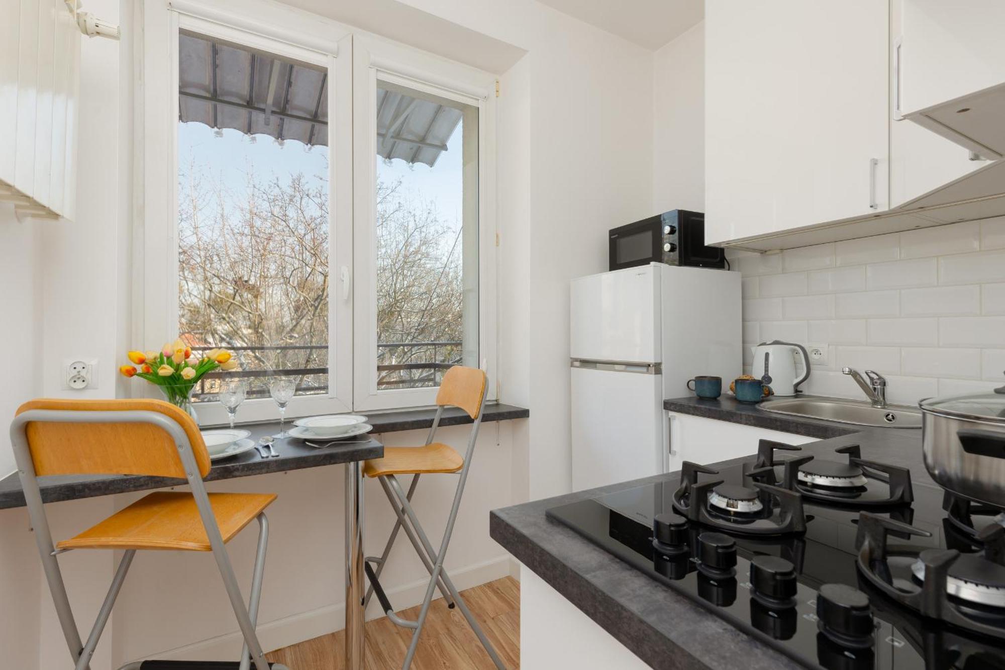 Bright And Quiet Studio With Balcony In The Center Of By Renters Apartament *