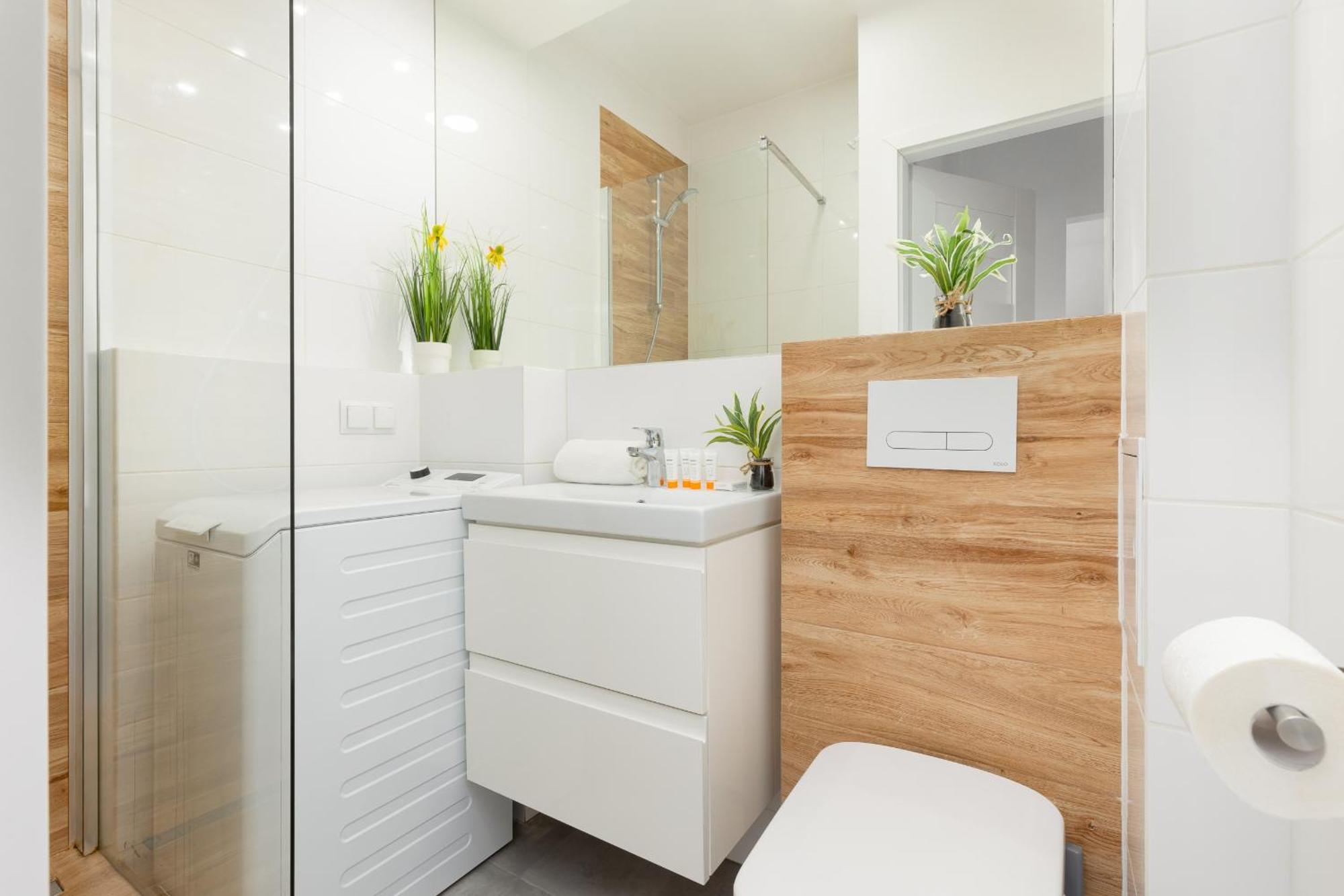 Bright And Quiet Studio With Balcony In The Center Of By Renters Apartament