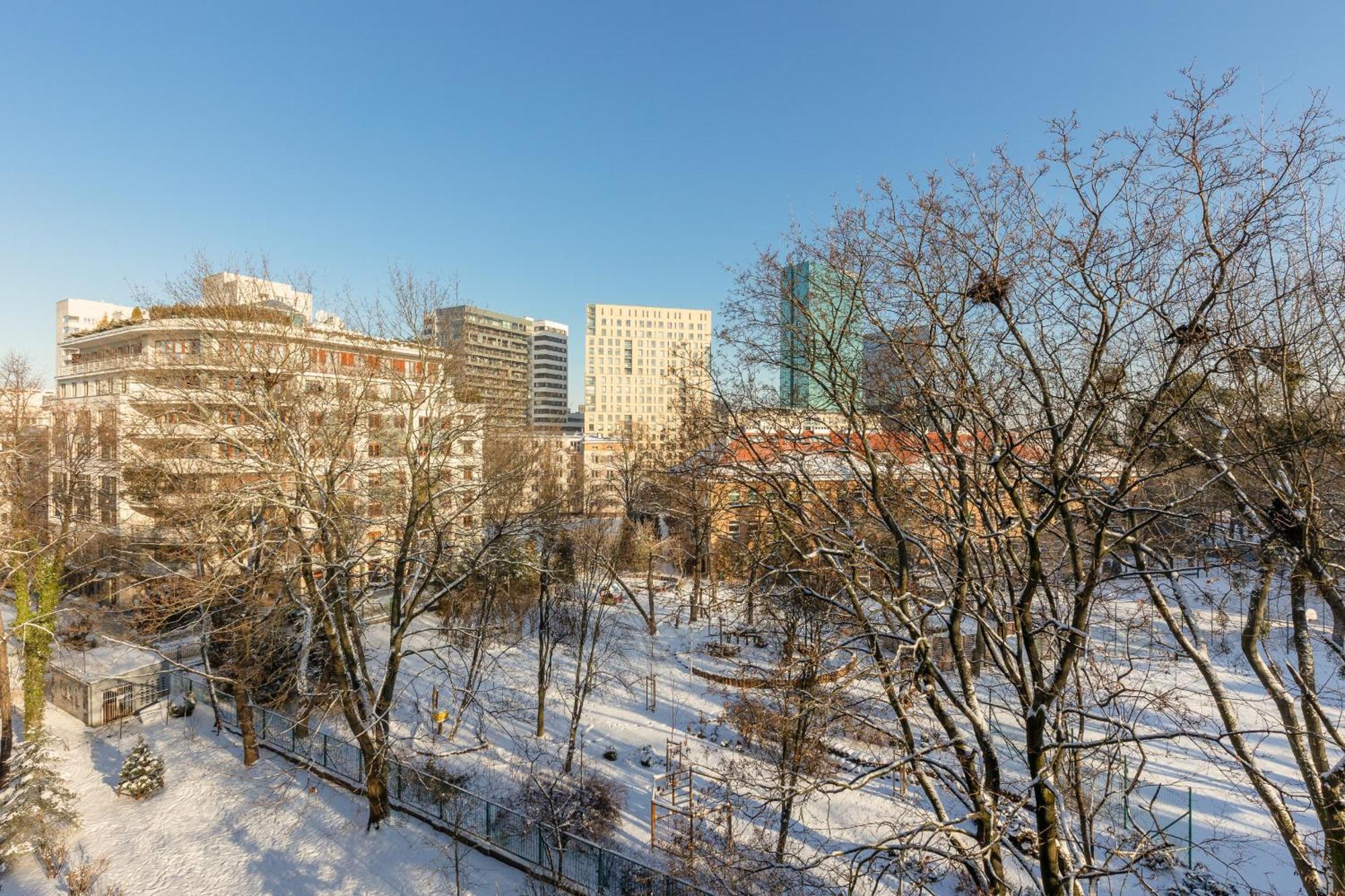 Bright And Quiet Studio With Balcony In The Center Of By Renters