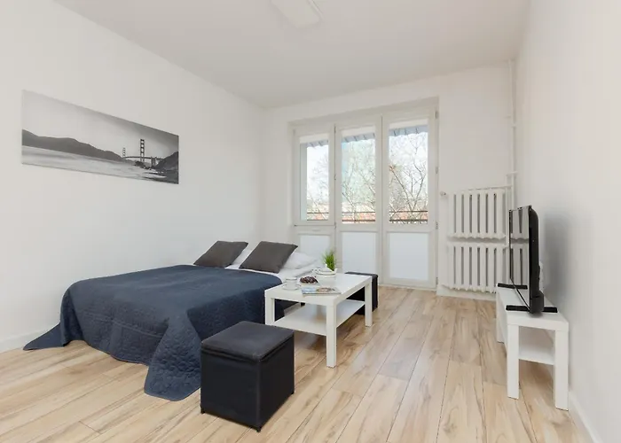 Bright And Quiet Studio With Balcony In The Center Of Warsaw By Noclegi Renters